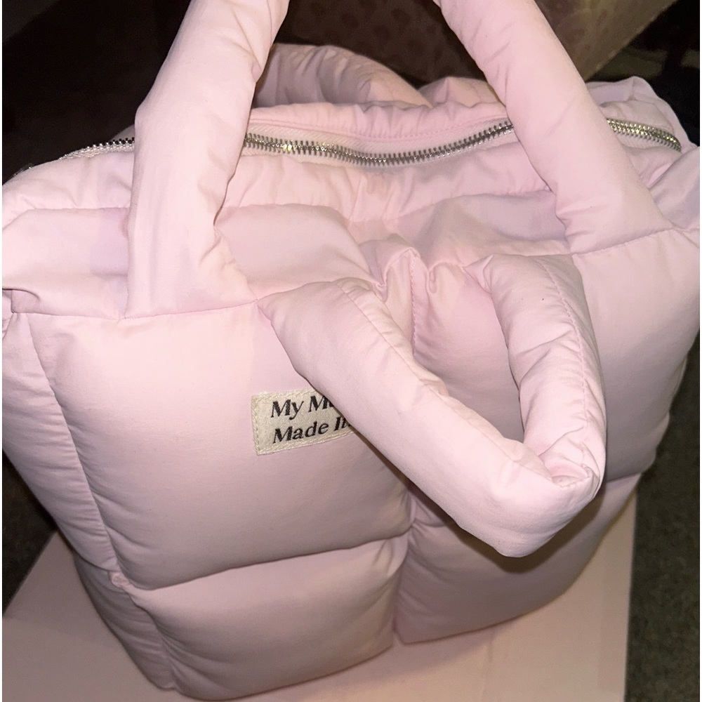 Puffer  tote bag.   Great condition, used only a few times dust bag included